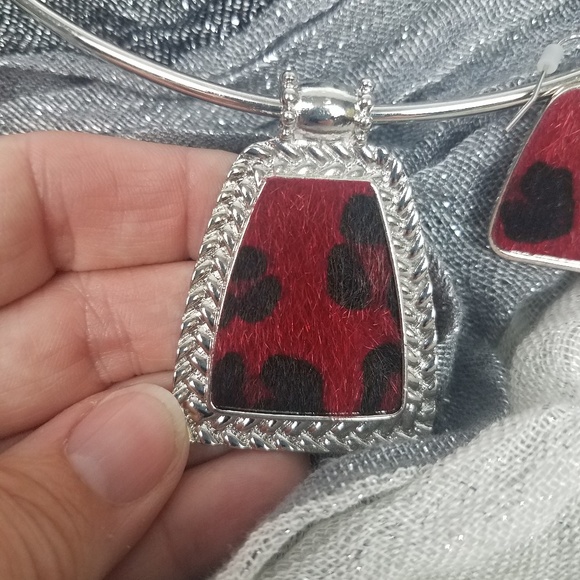 Red/Black/Silver Wire Necklace with Earrings - Picture 3 of 6